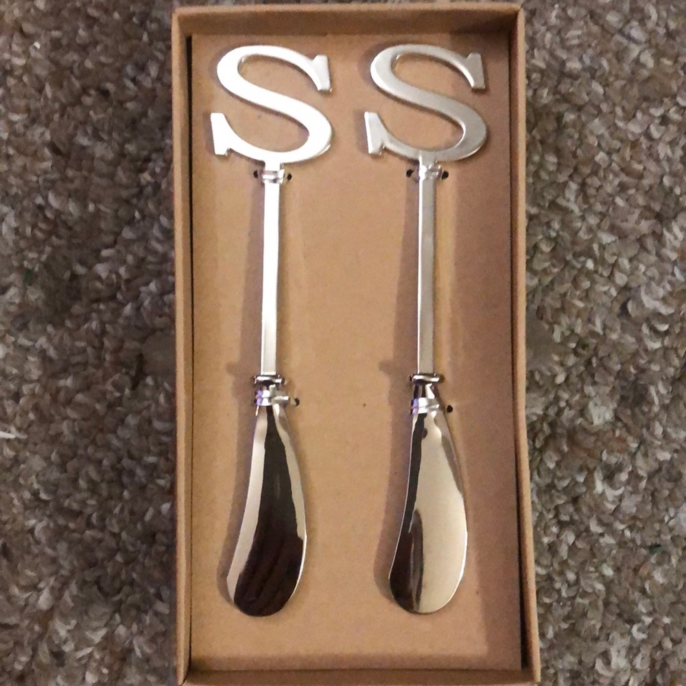 🥣 S Monogram Spreader
